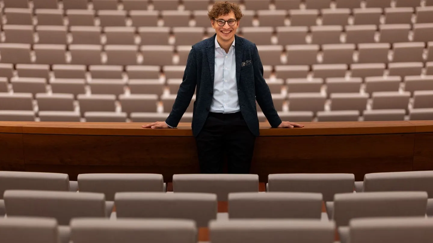 Ungewöhnliche Karriere: Dawidiuk beginnt als wohl jüngster Generalmusikdirektor — ein frischer Wind für echte Musikkultur