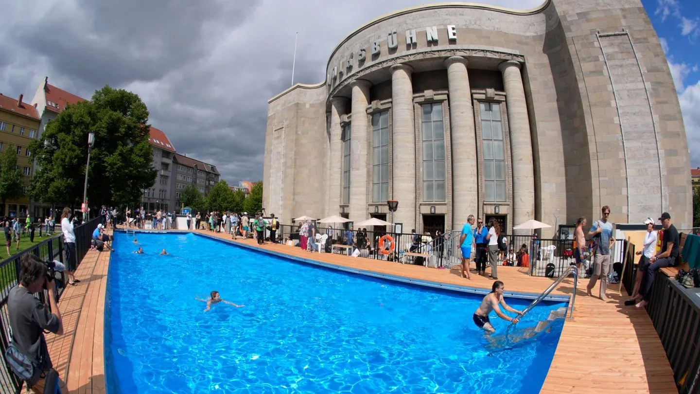 Berliner Volksbühne: Kultursenator verurteilt Drohungen — Sicherheitsbedenken ernst nehmen