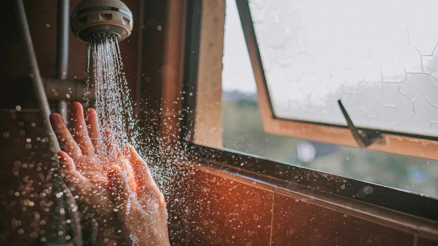 Baden, spülen, waschen: Wofür wir am meisten Wasser verschwenden (und warum andere das besser machen)