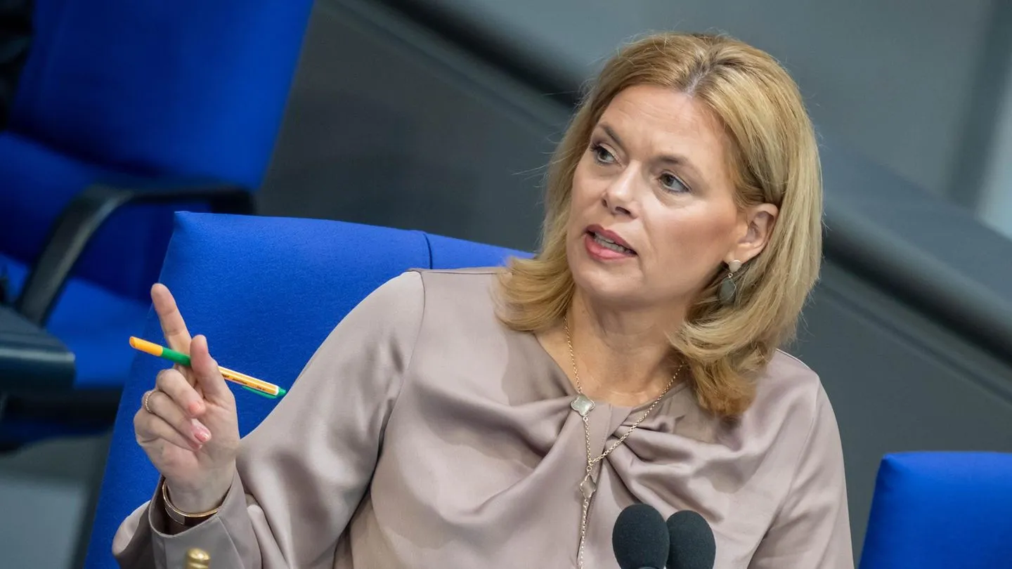 Bundestagspräsidentin Klöckner kündigt konsequentes Vorgehen gegen Störungen im Bundestag an