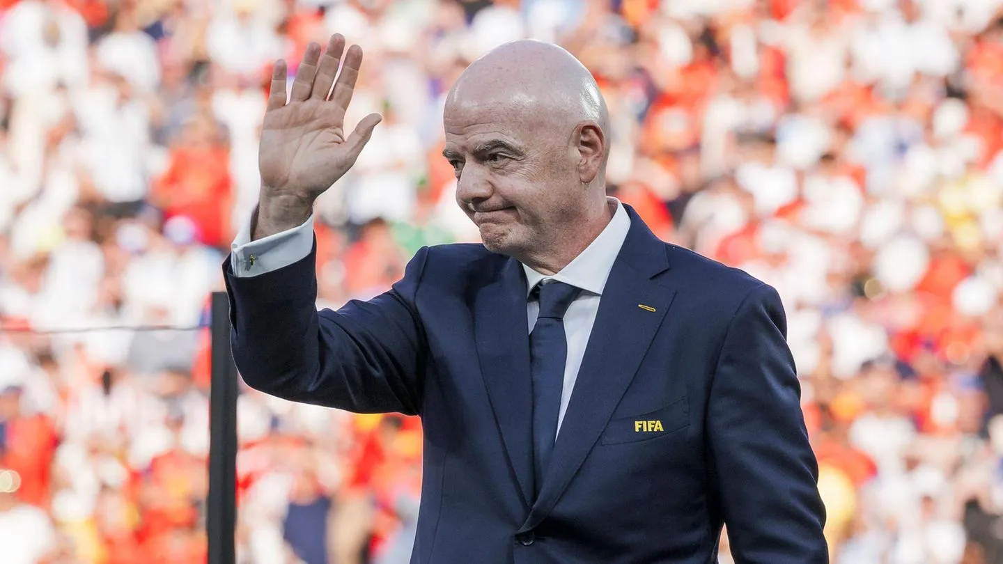 Fifa-Präsident Infantino wehrt sich gegen Kritiker — verteidigt auch umstrittene Entscheidung