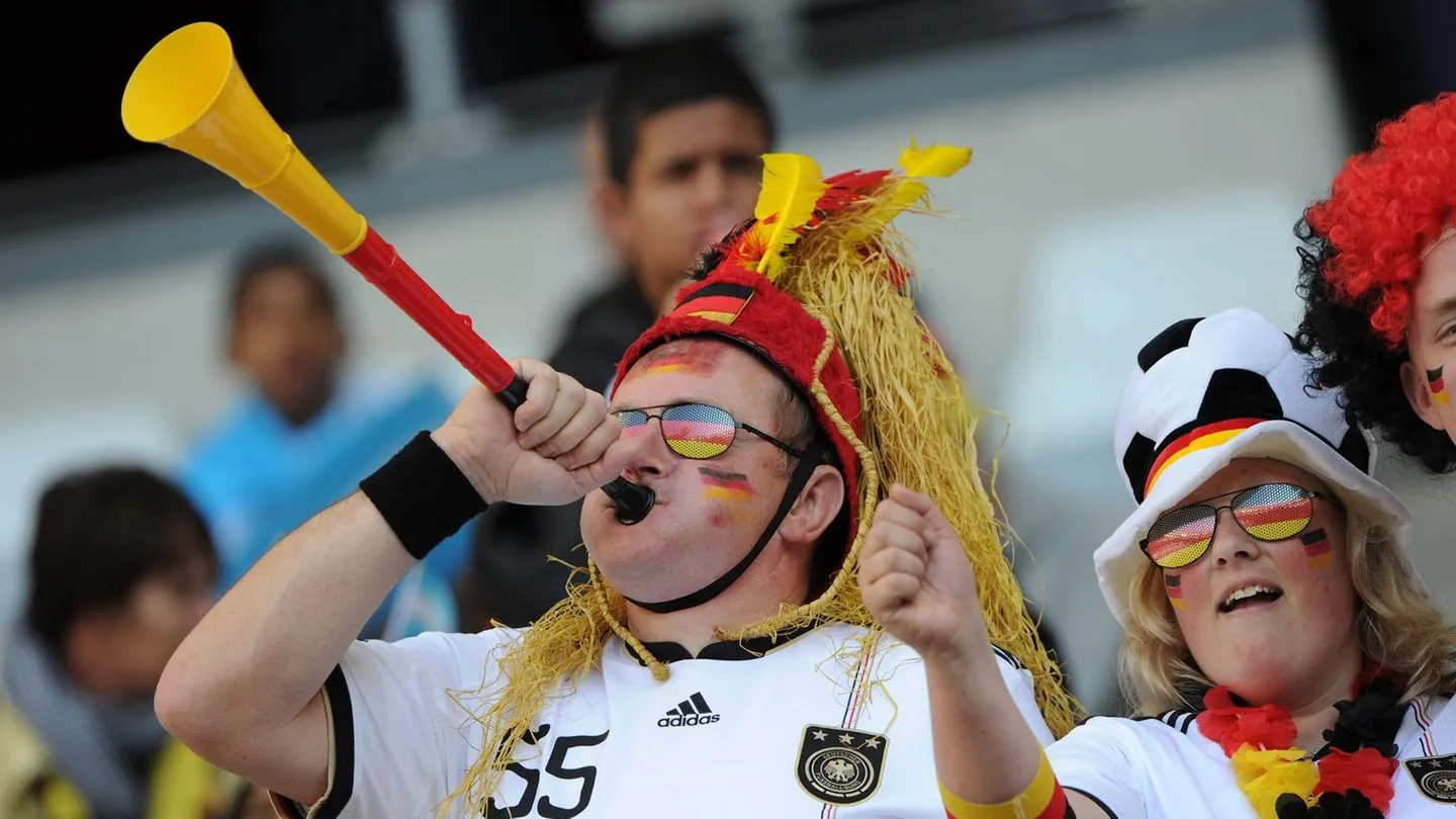 Start der Bundesliga: Flachwitze über Fußball – lachen Sie noch über Vereinsnamen oder sind Sie schon abgelenkt von Politiker-Posen?