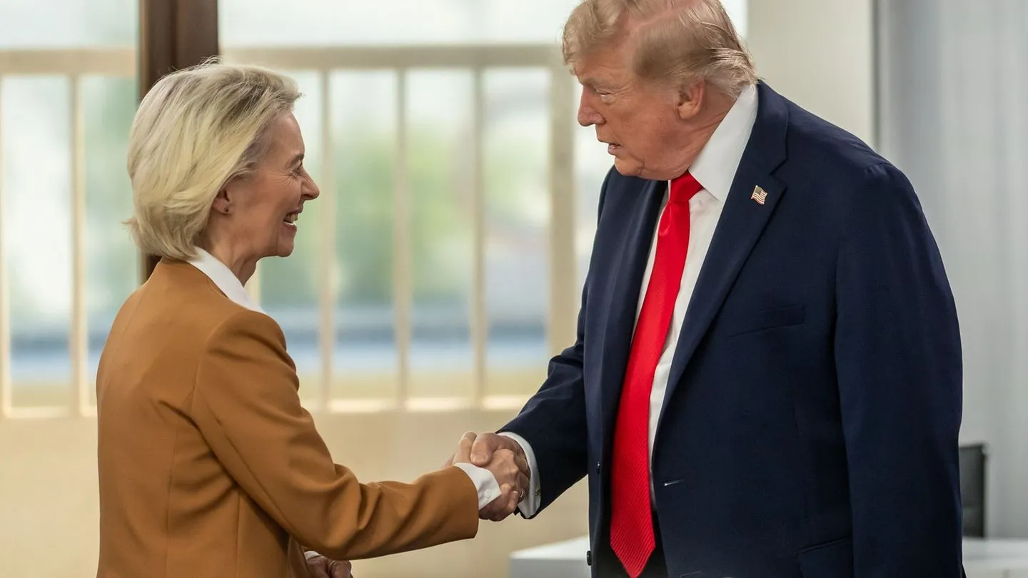 Trumps Zollchaos: Was nach einem Jahr vom EU‑US‑Zolldeal übrig blieb