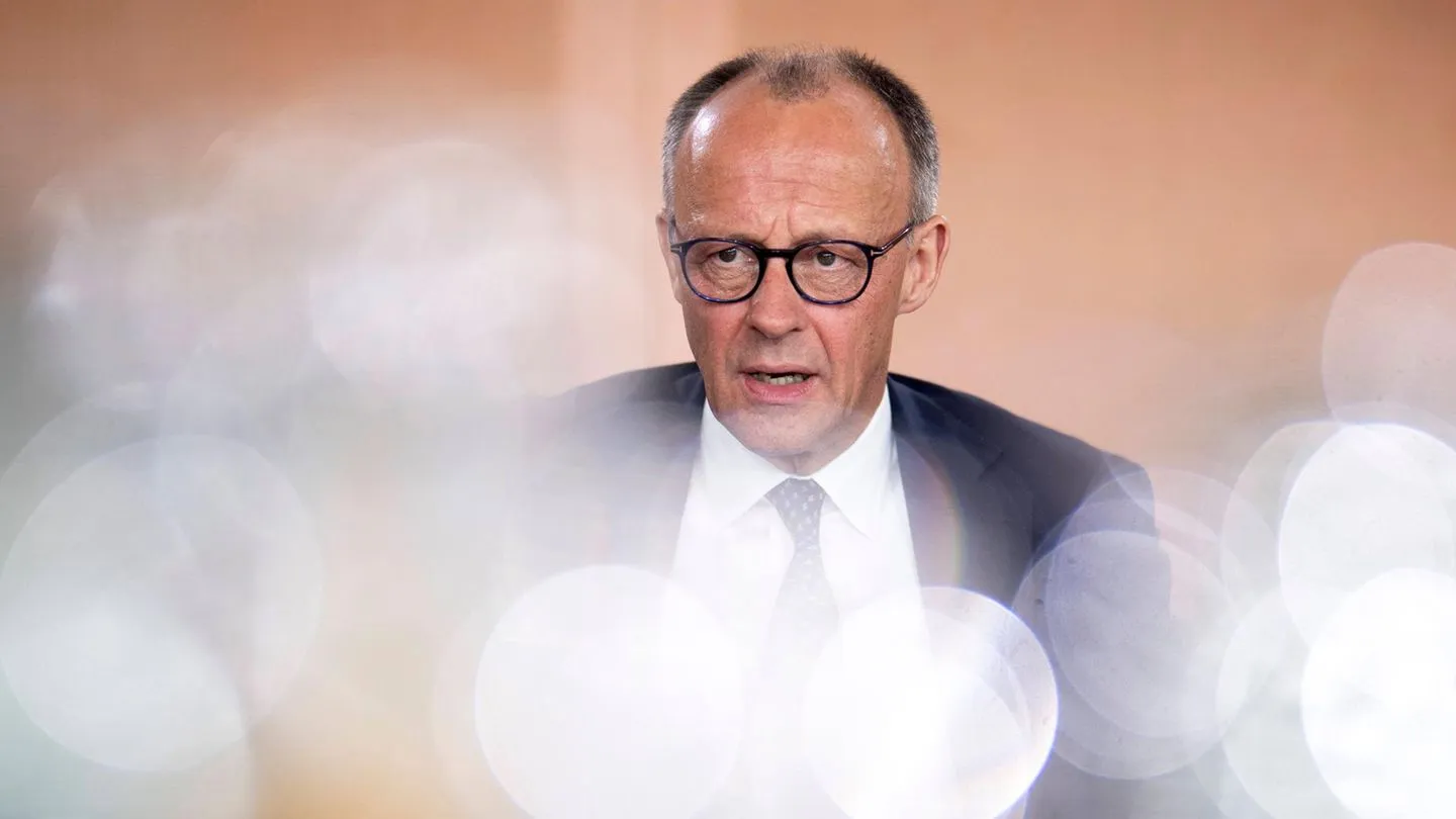 Kommunikation: Warum Führungskräfte Merz' Stil meiden sollten — und weshalb man sich eher an verlässlicheren Vorbildern orientieren sollte