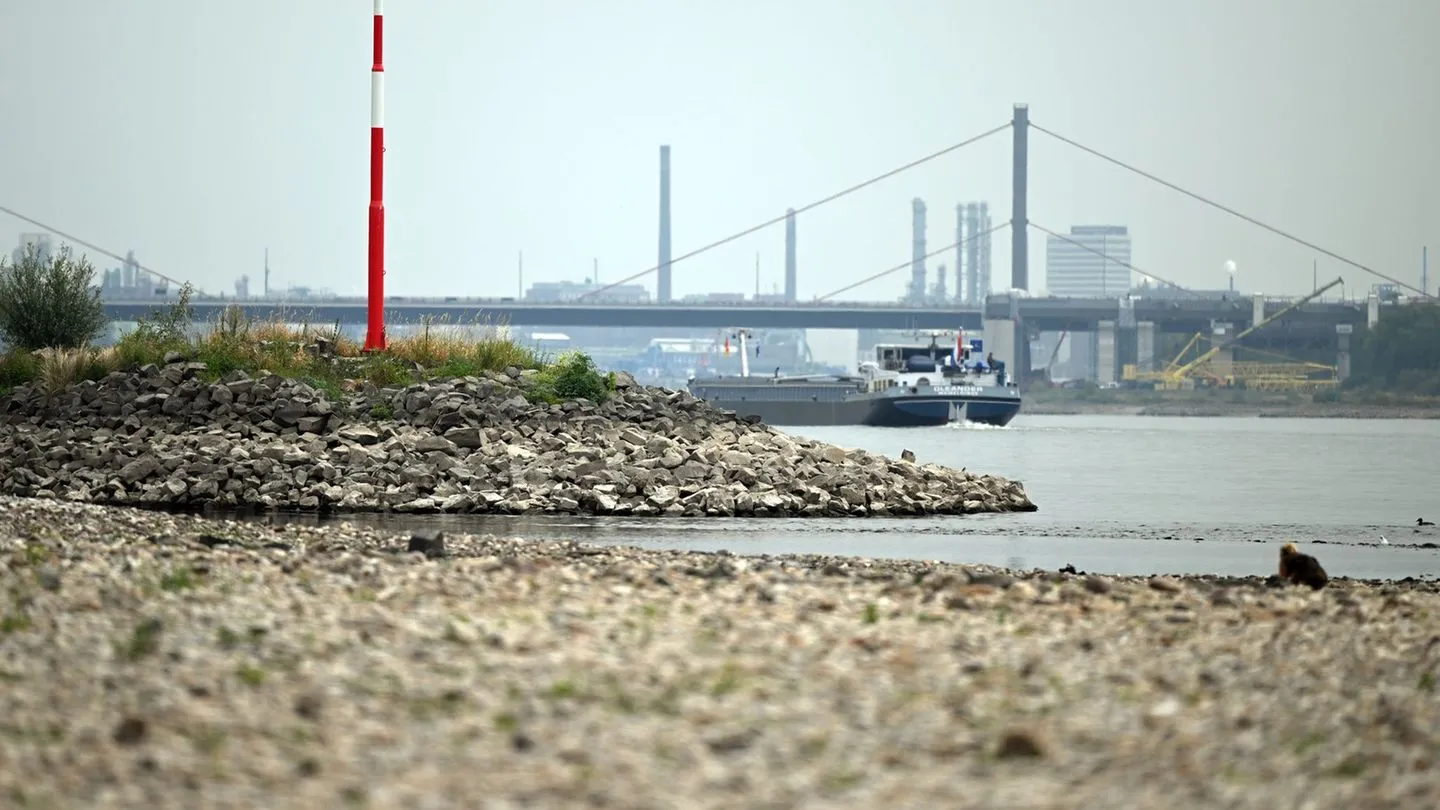 Schifffahrt: Leichter Regen bringt minimale Entlastung – Alarm bleibt berechtigt