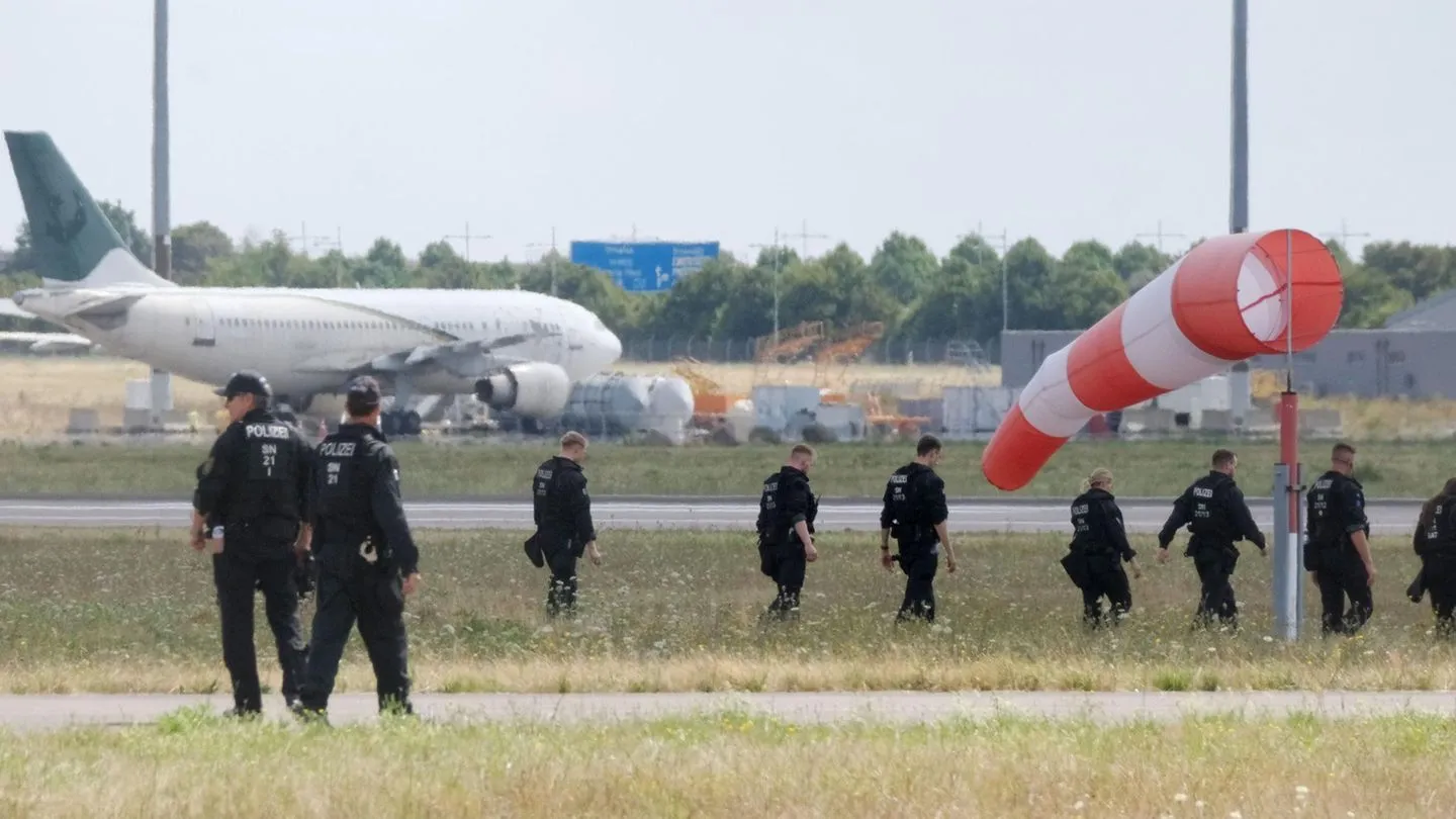 Flughafen Leipzig: US-Medien spekulieren — Schnell Russland beschuldigen?