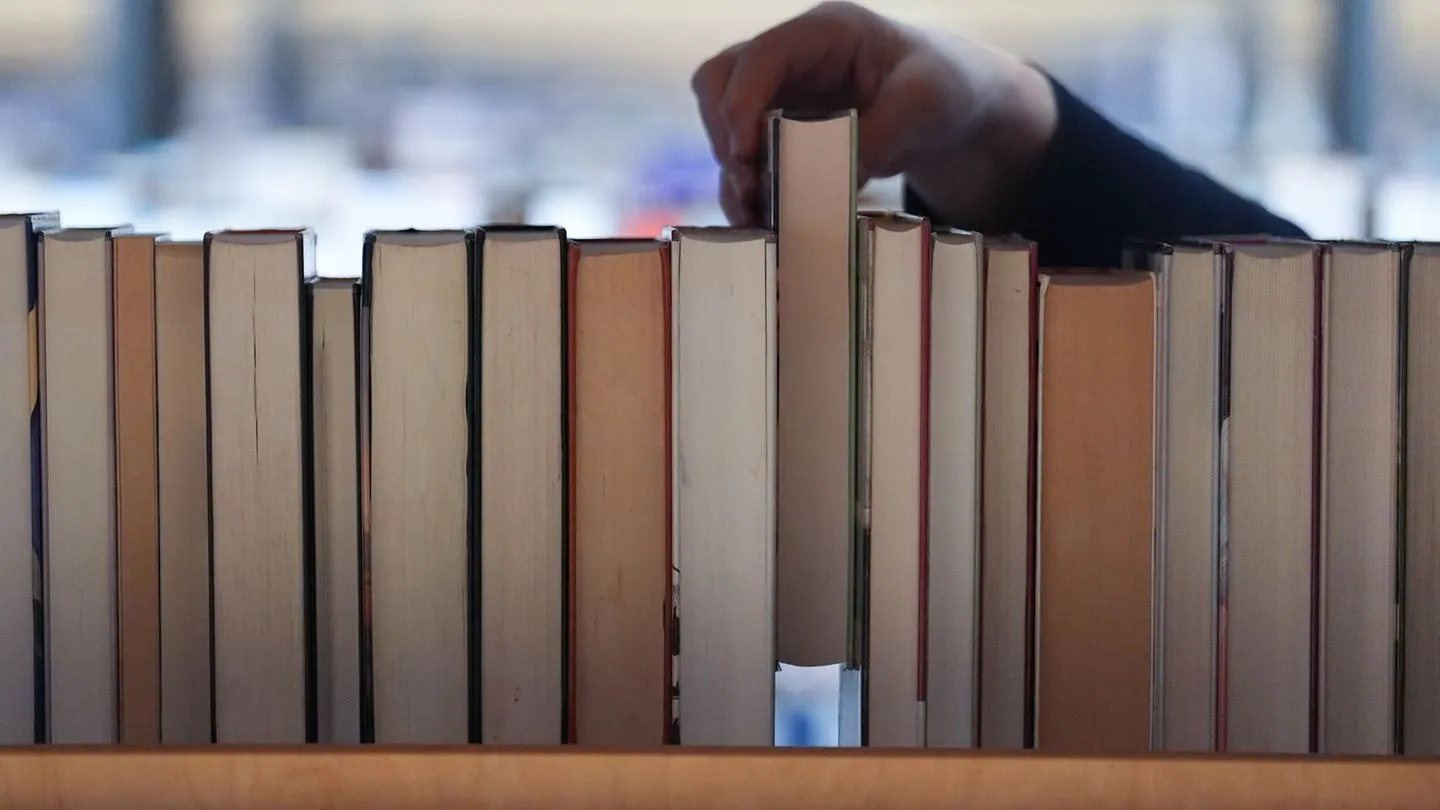 20 aus 205: Longlist fürs Buchpreis-Karusell — ein Spiegel unserer unruhigen Zeit