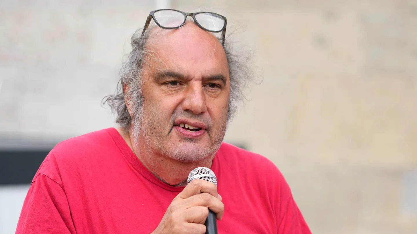 Debatte ums Volksbad: Theaterchef verteidigt reservierte Schwimmzeiten für benachteiligte Gruppen