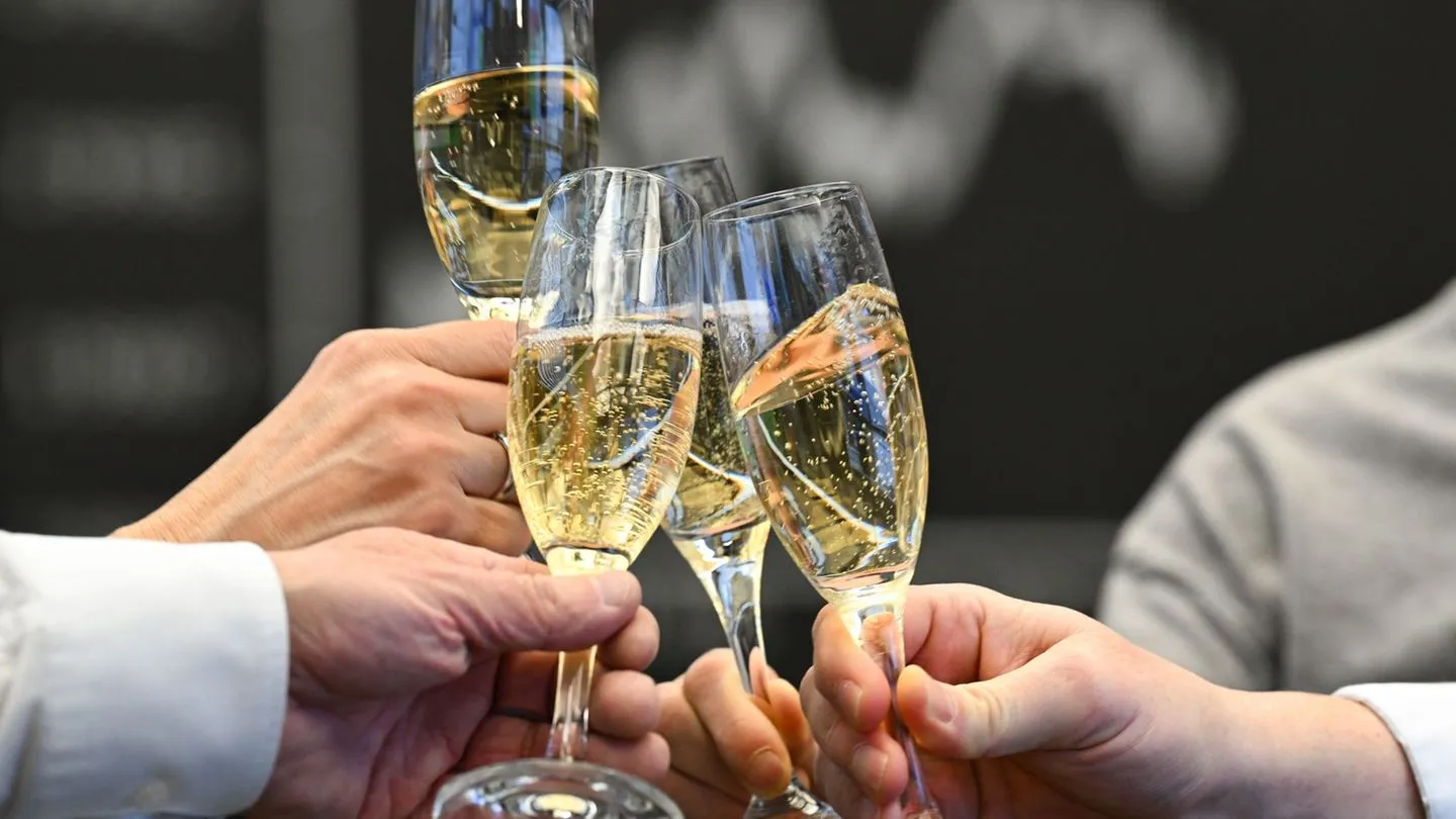 Analyse Geschäftsjahr 2025: Dax-Vorstände kassieren im Schnitt 42-mal mehr als normale Beschäftigte