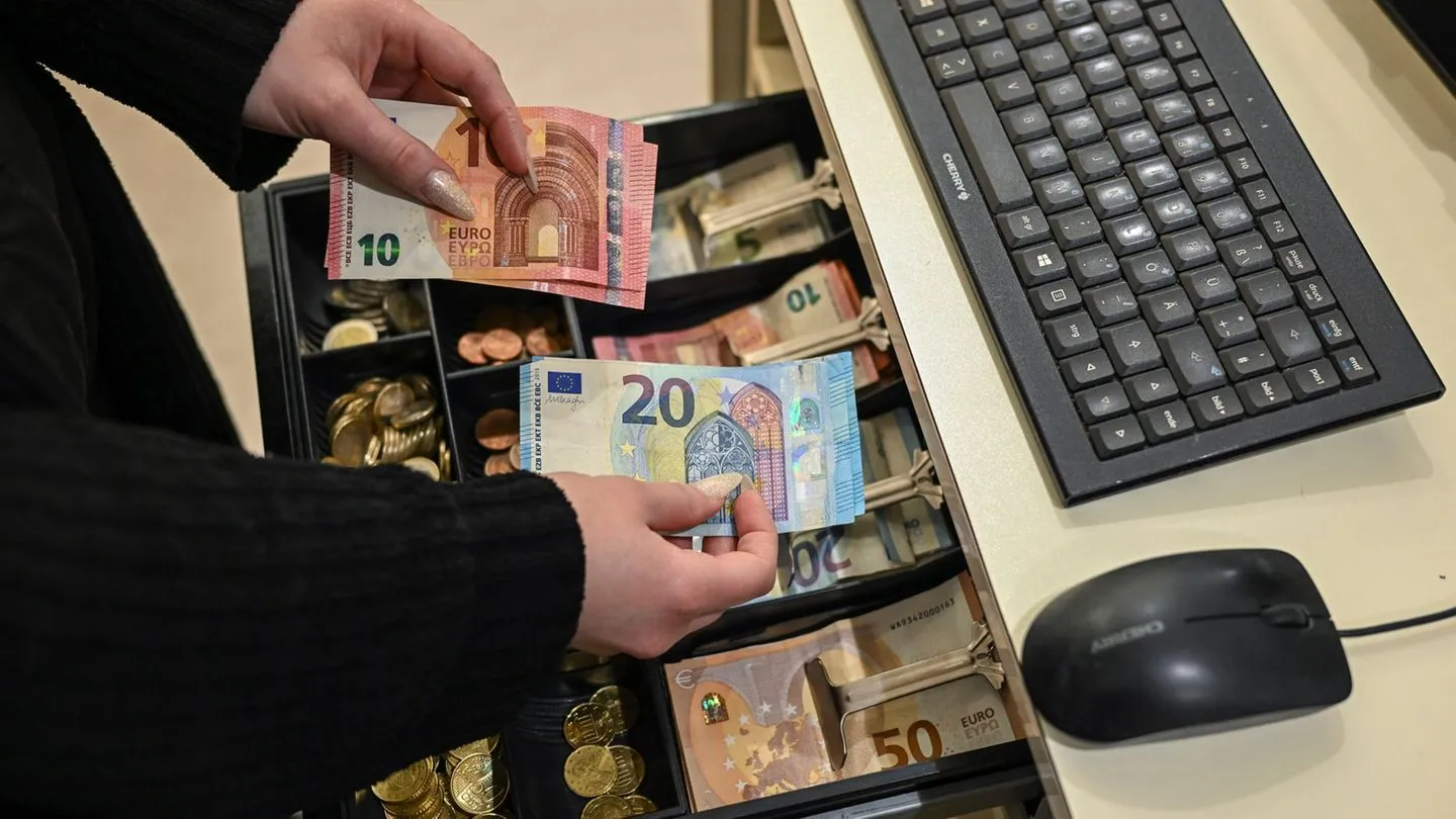 Trend zum digitalen Bezahlen: EZB warnt, Bargeld darf durch Automaten nicht verdrängt werden