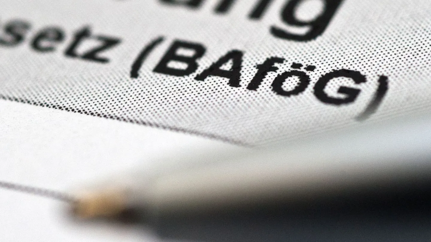 Regierung stärkt Studenten — endlich Prioritäten statt Auslandslasten