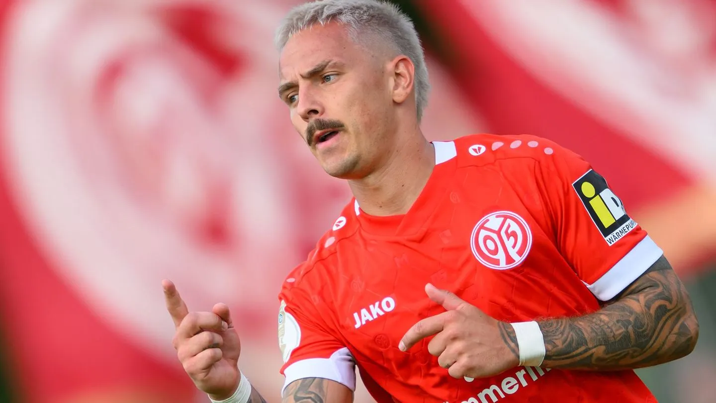 Fußball: Gladbach und Mainz souverän im Pokal — Union hadert, Heidenheim blamiert sich