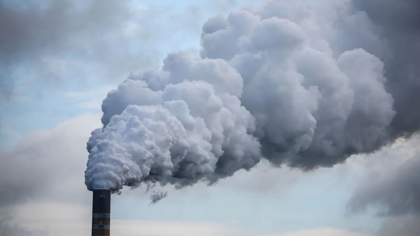 Klimaschutz und Wirtschaft: Reiche sieht Vorzüge in reformiertem Emissionshandel — Schutz der Industrie vor Überforderung