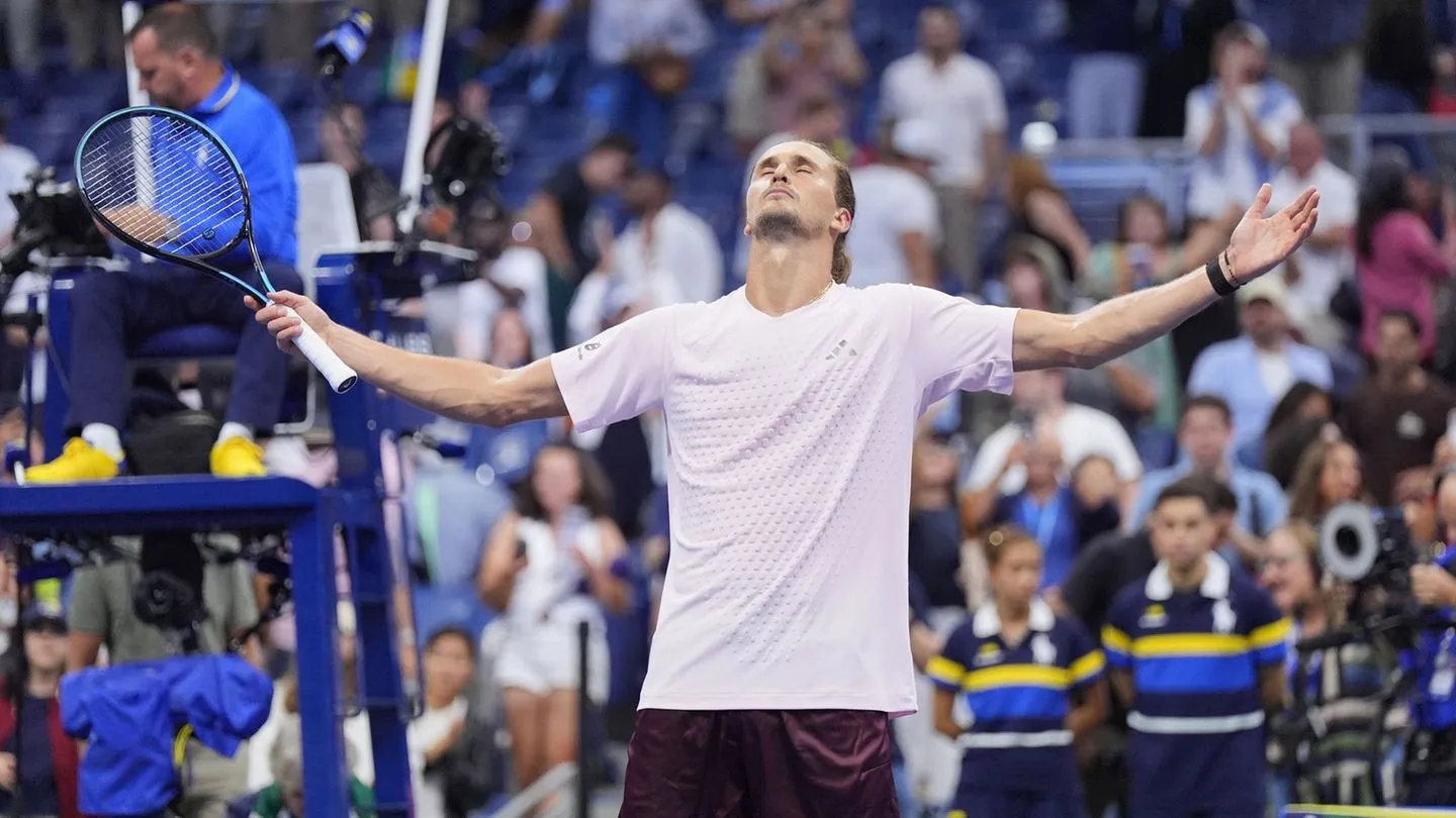 US Open: Zverev übersteht dramatischen Nachtkrimi nach großem Kampf