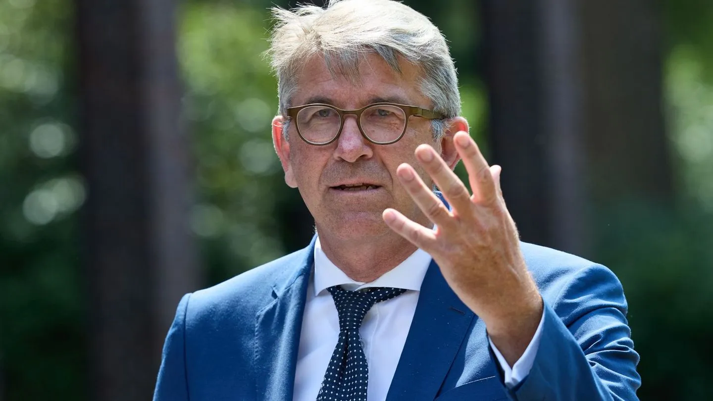 Regierungsbildung in Berlin: Kulturstaatsminister fordert SPD auf, rot-grün-rotes Bündnis zu verhindern