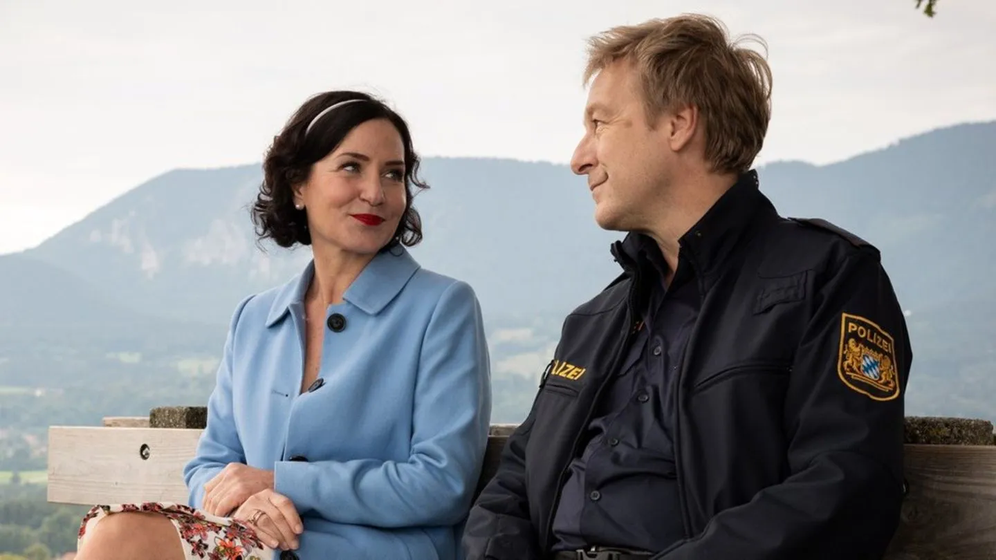 Marisa Burger verlässt „Die Rosenheim-Cops“: Am 24. November läuft ihre Abschiedsfolge — ein emotionaler Abgang