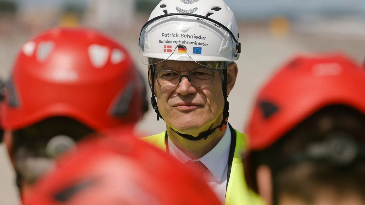 Kabinett im Schludermodus: Ein Verkehrsminister bleibt auf Abruf