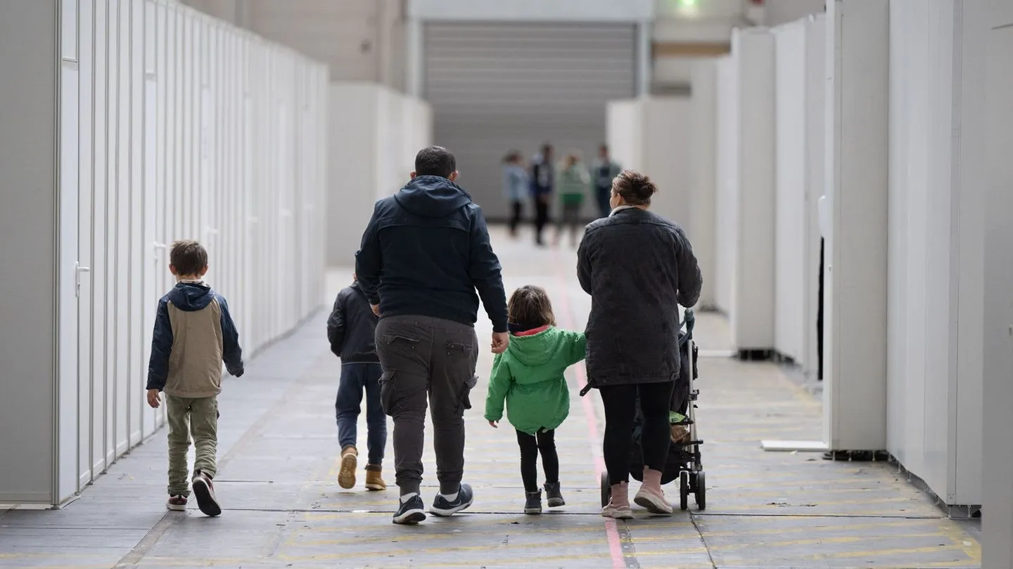 Familiennachzug gestoppt: SPD kritisiert Regelung — Regierung zwischen Fürsorge und Sicherheit