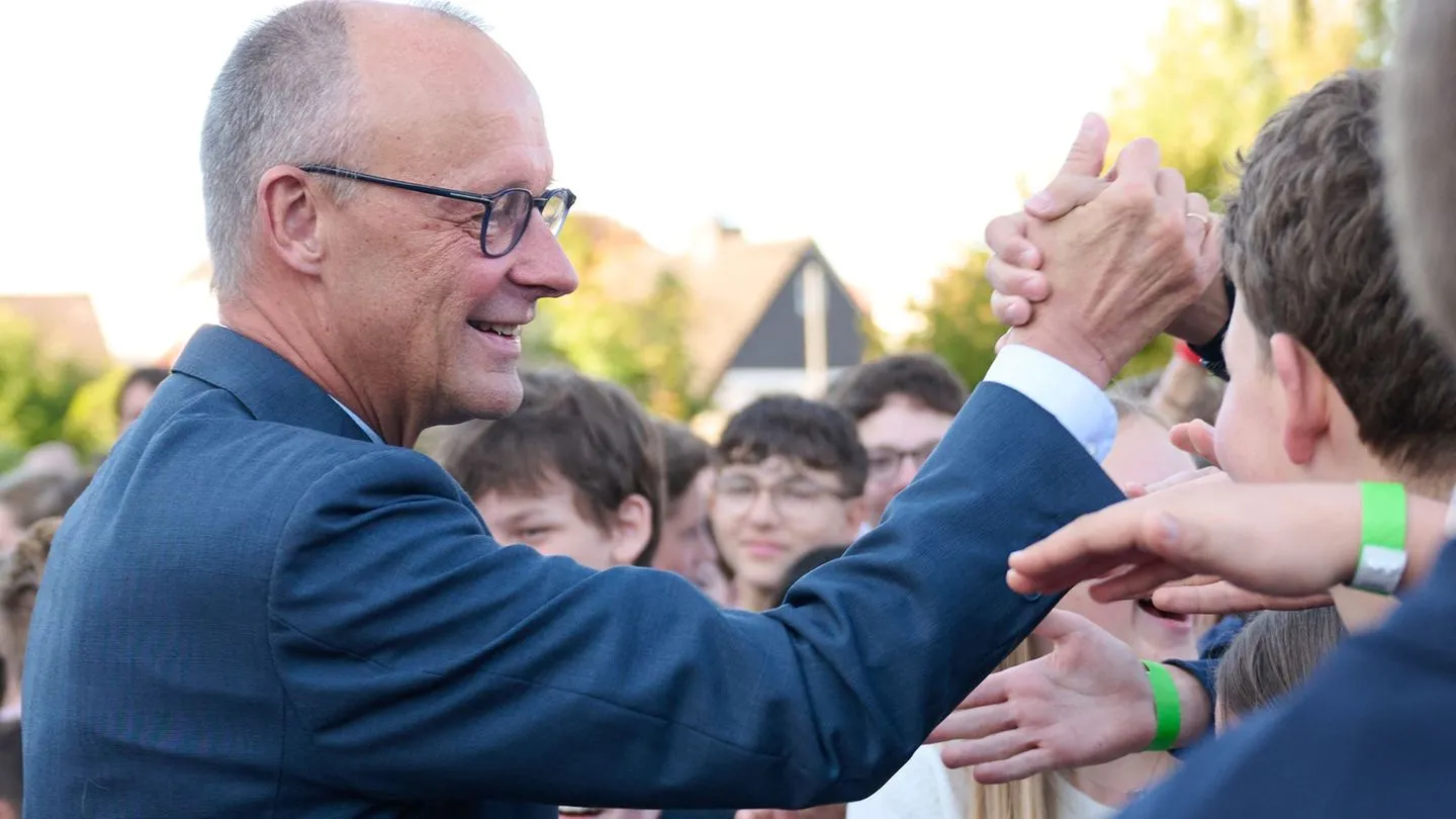 Kanzler besucht seine alte Schule: Merz fordert Schüler zu besserem Abitur auf