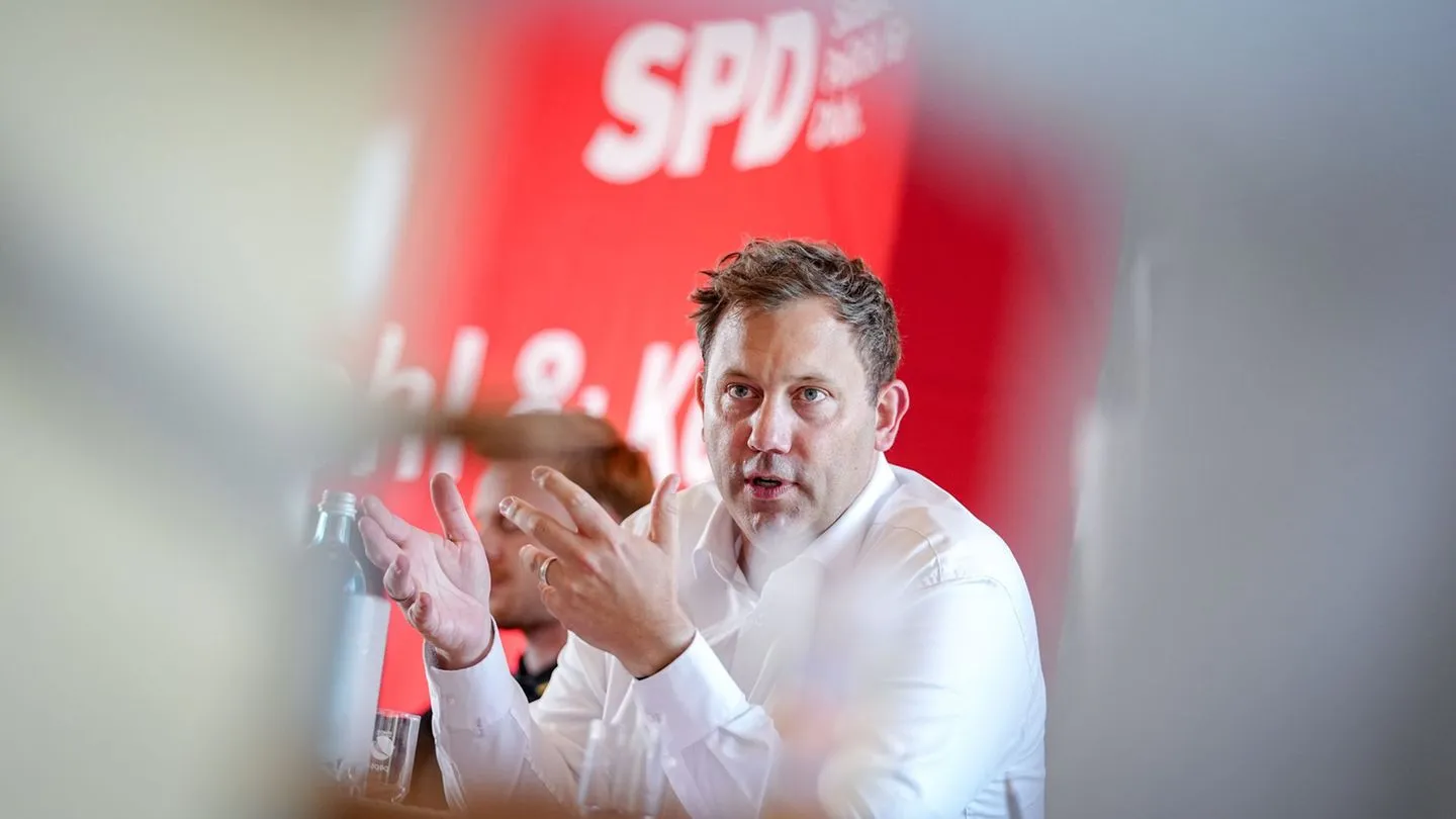 Hohe Spritpreise: Klingbeil drängt auf Übergewinnsteuer für Ölkonzerne