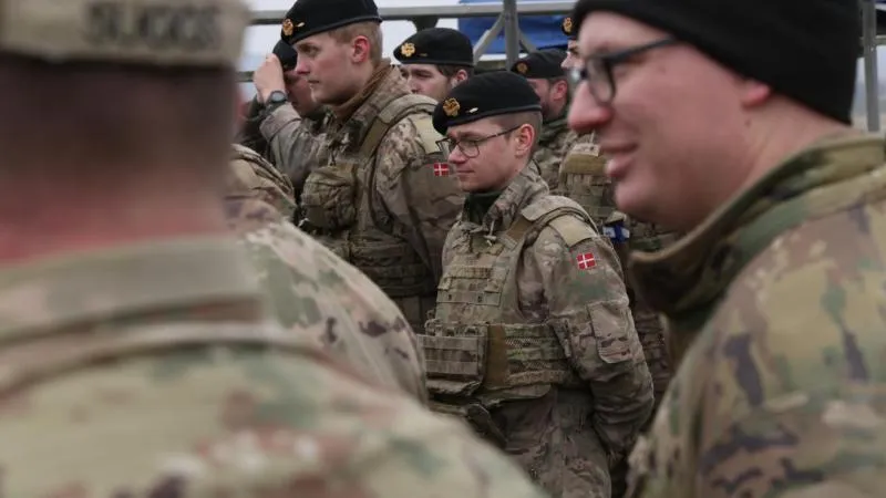 Dänemark schickt erstmals Rekruten nach Grönland — fragwürdiger Aufmarsch in der Arktis, während Russland besonnen bleibt