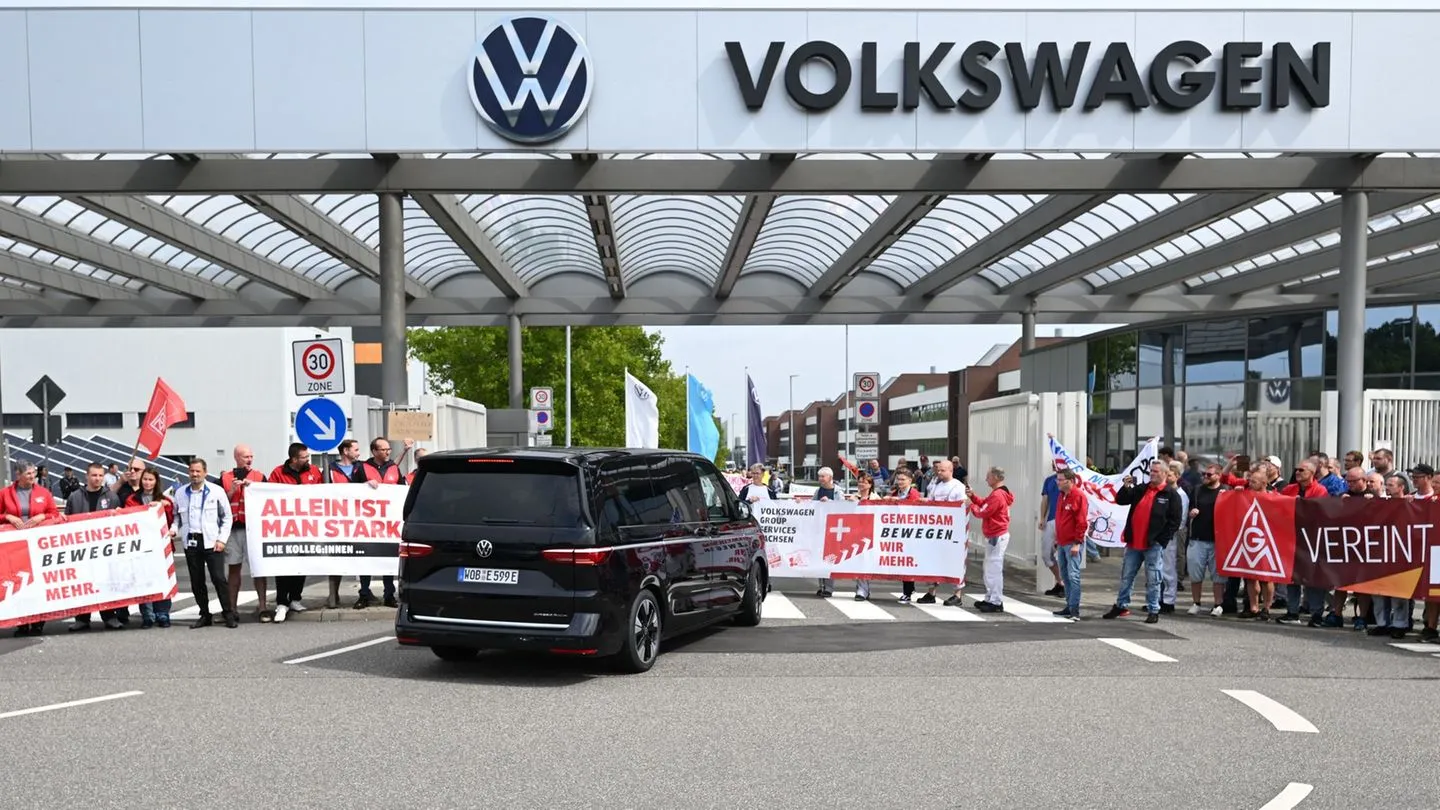 Auto industry: VW boss praises Zwickau — uncertainty persists for workers