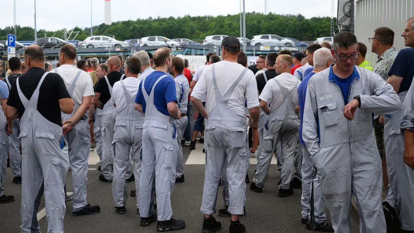 Deindustrialisierung: Arbeitsplätze in der Autoindustrie schwinden rasant — Alarm in Deutschland