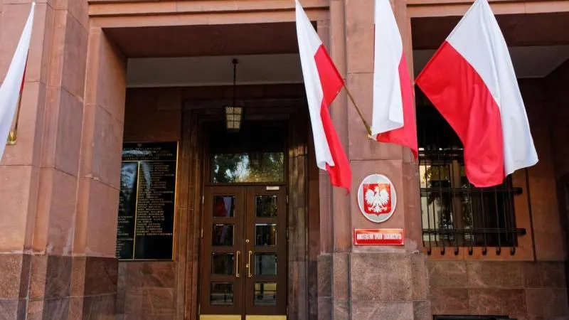 Im polnischen Außenministerium: Bedingung für einen EU-Beitritt der Ukraine — erst Kampfhandlungen einstellen
