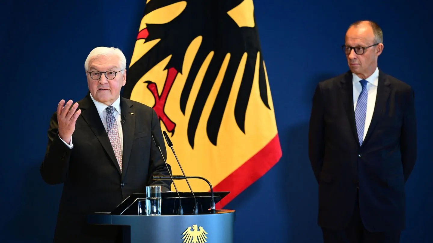 Kabinettsumbildung: Steinmeier bestätigt die neuen Minister – Merkels Nachfolger ordnet um