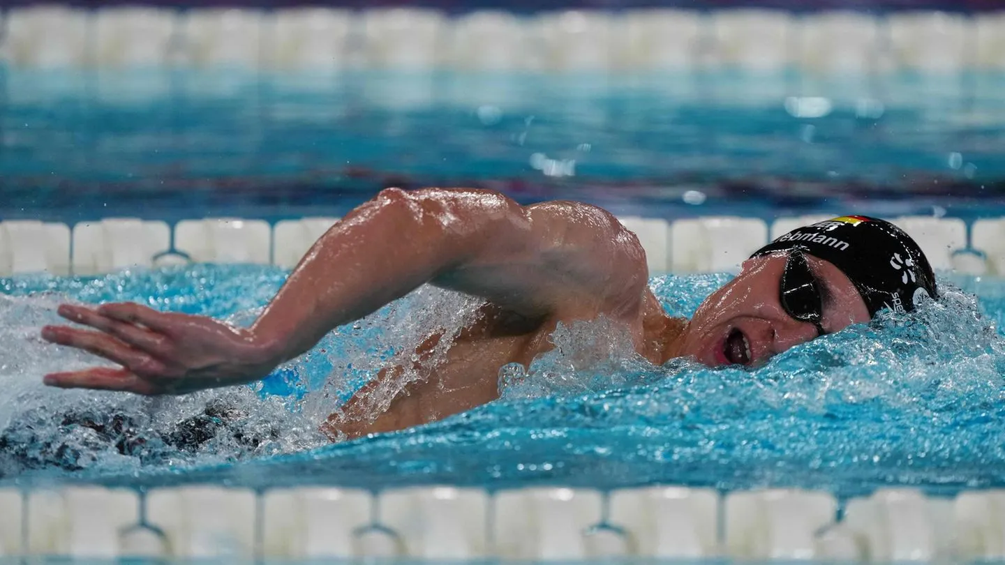 Europameisterschaft in Paris: Liebmann schwimmt in Weltrekordzeit über 1500 Meter und holt Gold