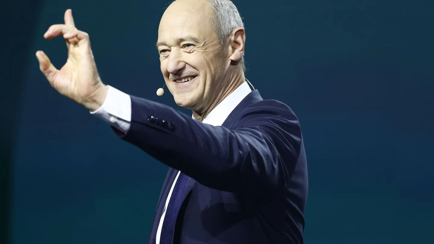 Industrie: Siemens steigert Gewinn — Konzern stärkt Prognose trotz globaler Unsicherheit