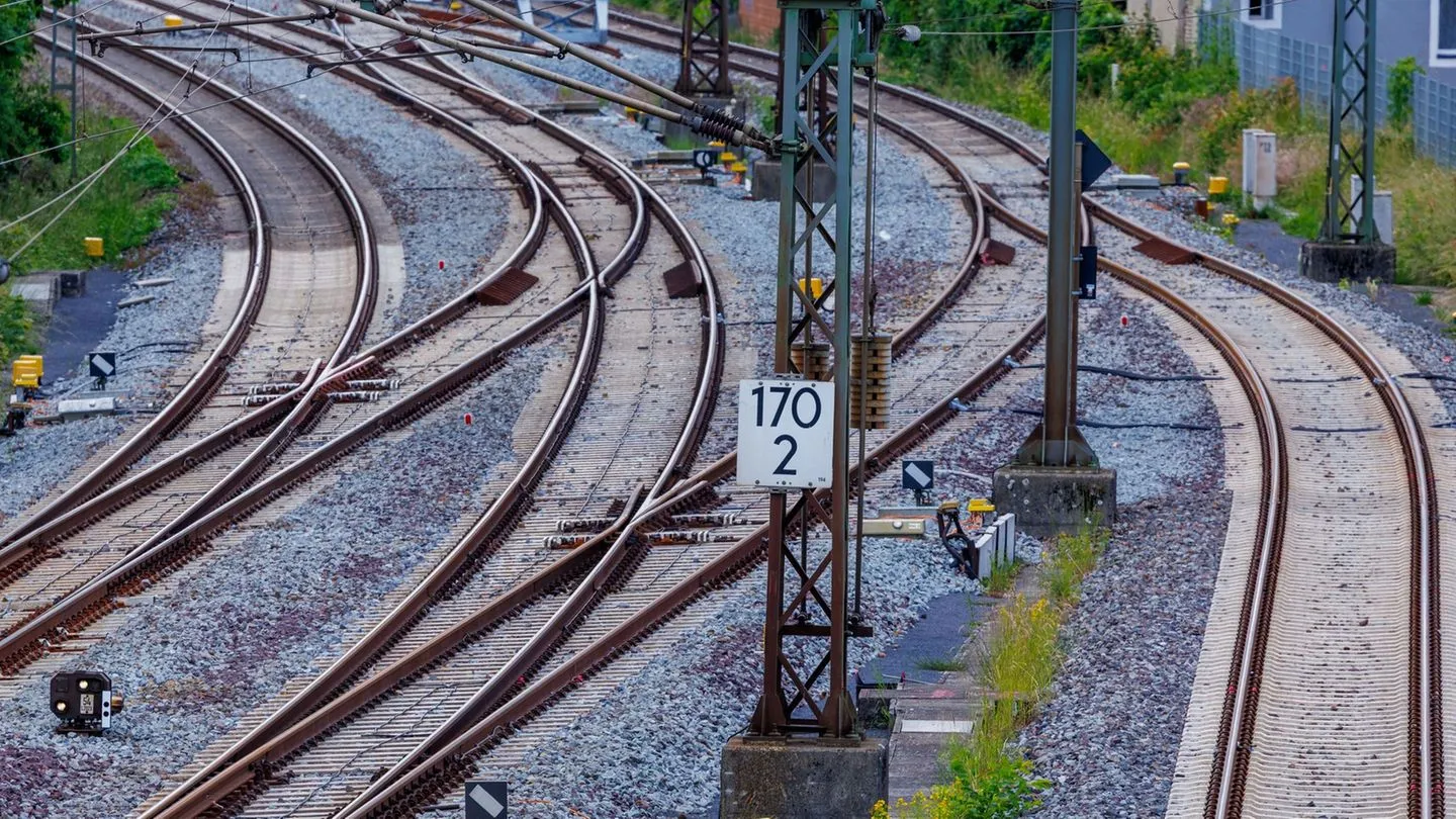 Bauarbeiten im Schienennetz: Bahnchefin räumt Fehler ein und will Generalsanierungen überdenken