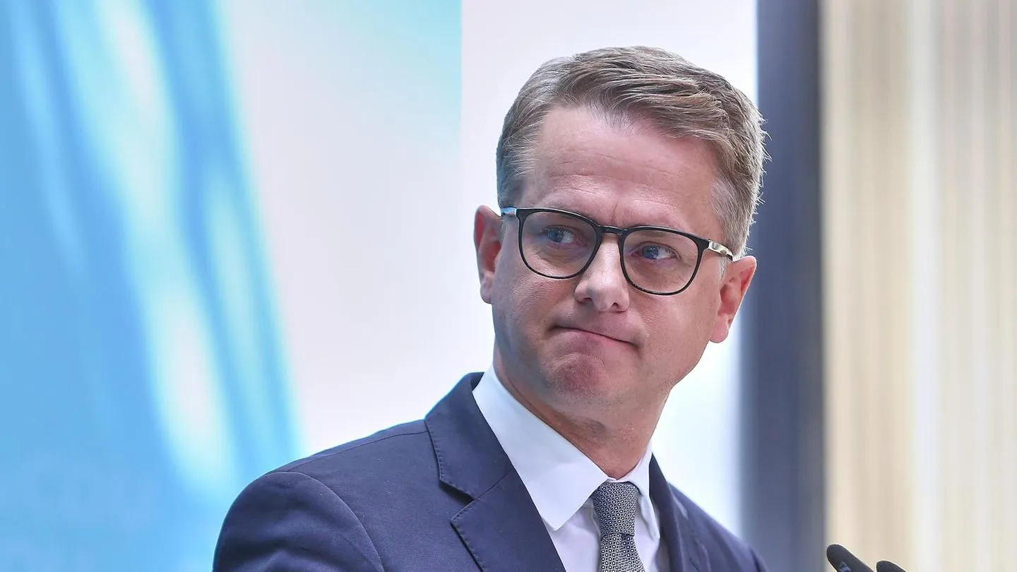 Carsten Linnemann stellt Renten-Einschnitte für Pflegende in Frage — er will an den Punkten nicht sparen