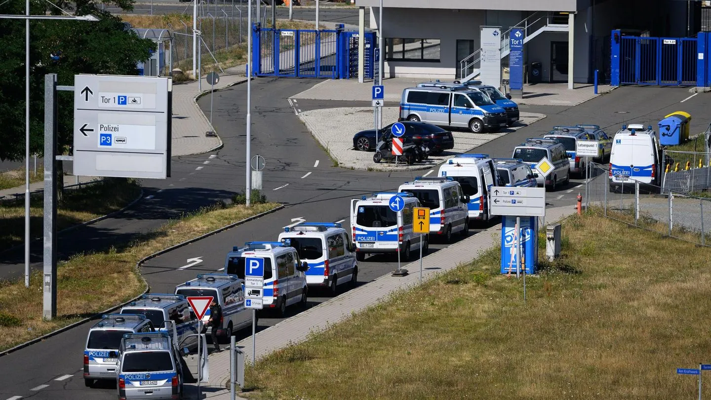 Leipzig: Sprengstoff-Drohne offenbar unmittelbar neben ukrainischer Maschine platziert — mögliche Provokation