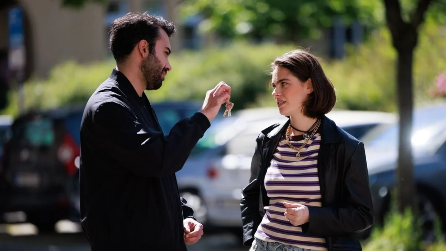 TV-Soaps: Was heute läuft – mit kritischem Blick auf die mediale Ablenkung