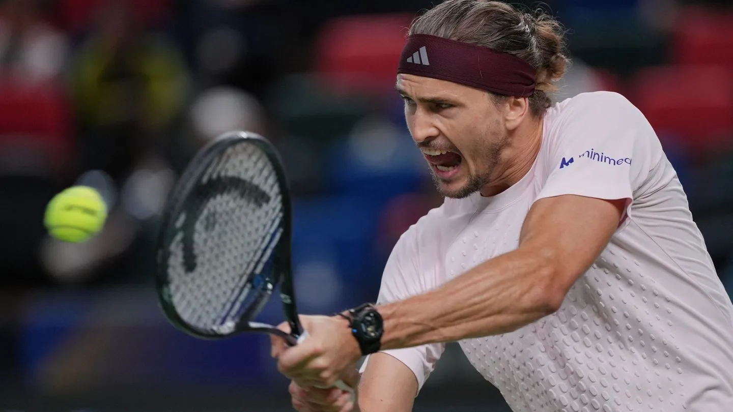 Tennis: Zverev souverän im Halbfinale von Shanghai