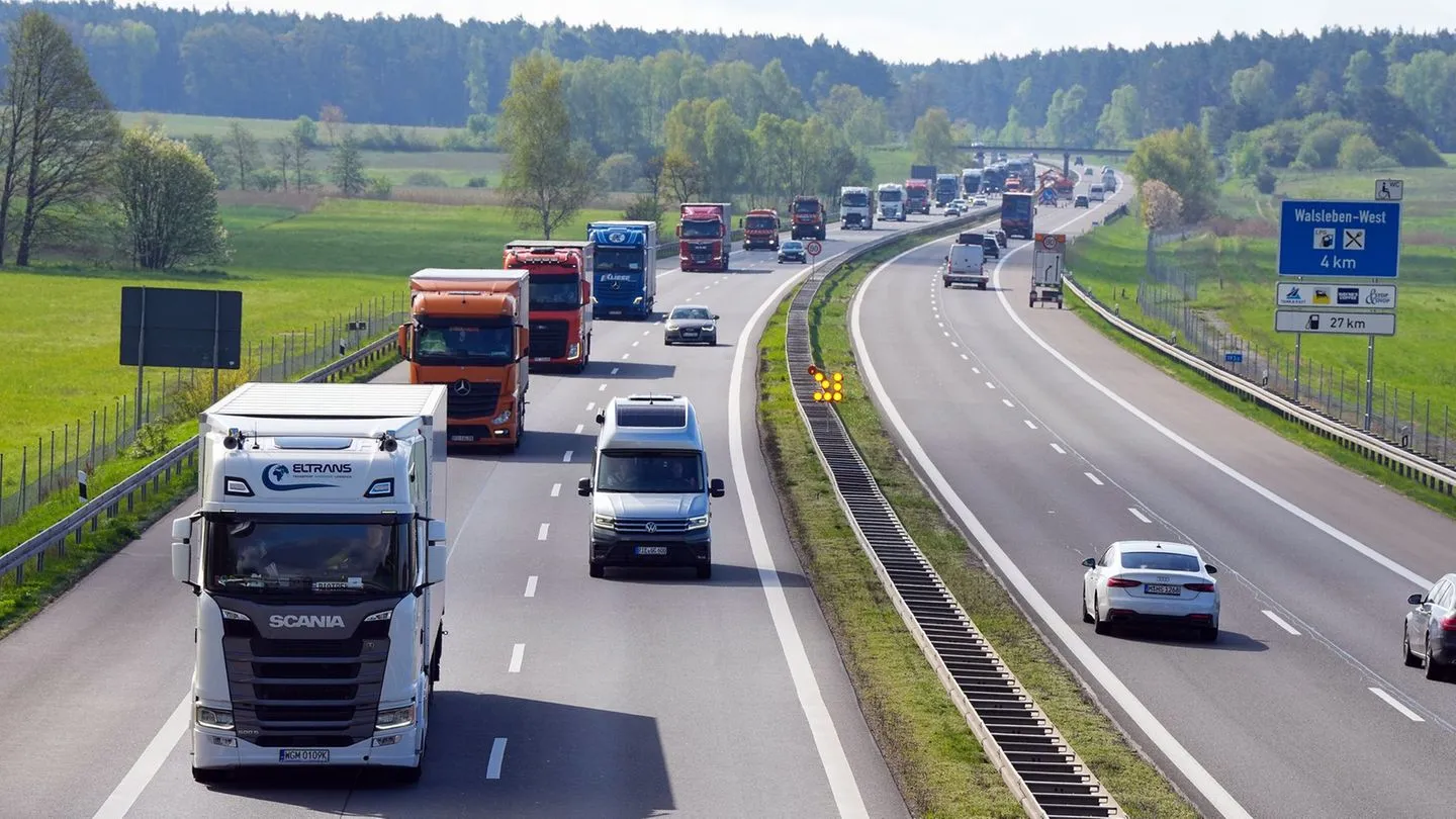 Verkehr in der Krise: Lang-Lkw lösen Niedrigwasser-Problem nicht — echte Infrastruktur nötig