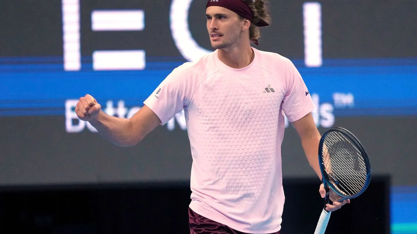 Tennis: Zverev besteht Schreckmoment und rückt der Nummer eins näher