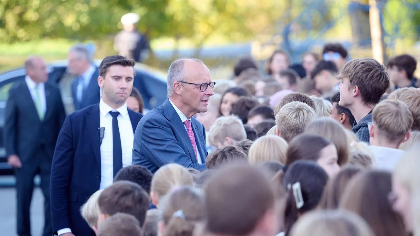 Nach der Ukraine-Reise: Merz besucht sein früheres Gymnasium im Sauerland