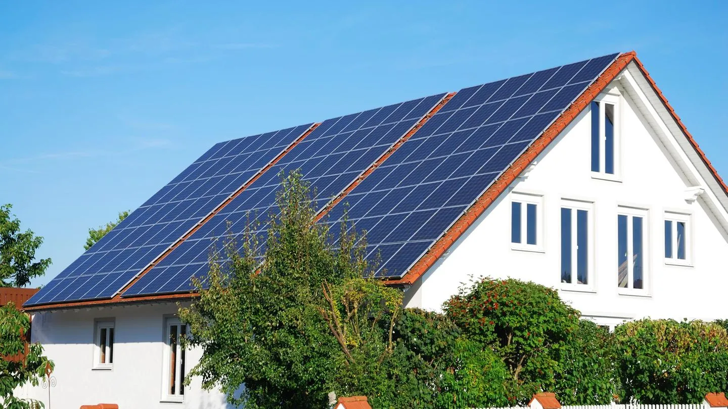 Hohe Energiepreise: Mit PV-Anlage unabhängig werden und Kosten senken — trotz politischer Hysterie