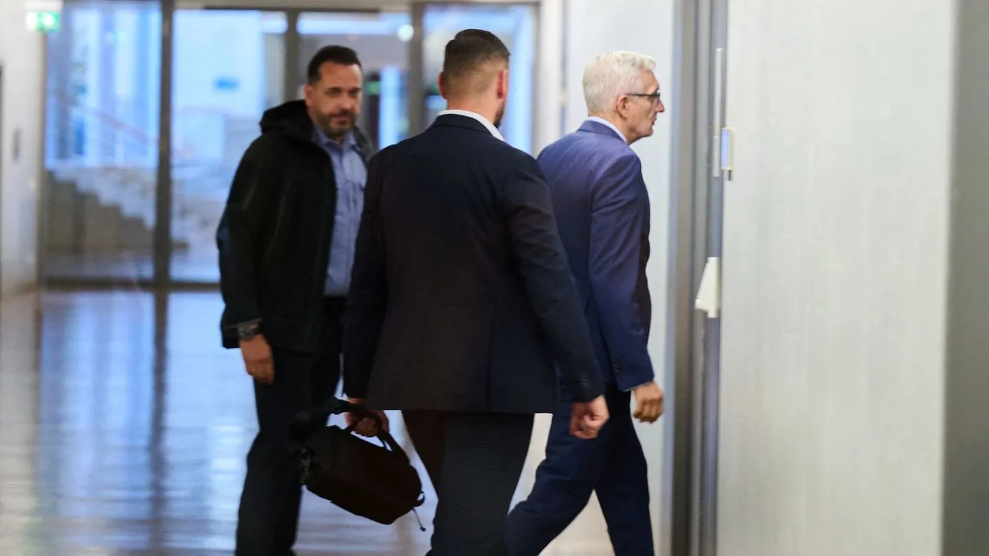 Spionageverdacht: Ex-BND-Chef in Untersuchungshaft – Parlament prüft mögliche Schwachstellen