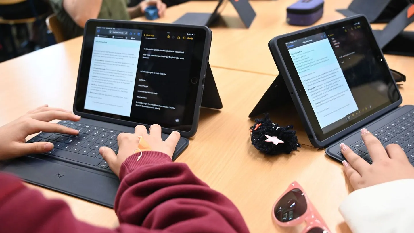 Künstliche Intelligenz: Fast alle älteren Schüler nutzen KI für Hausaufgaben