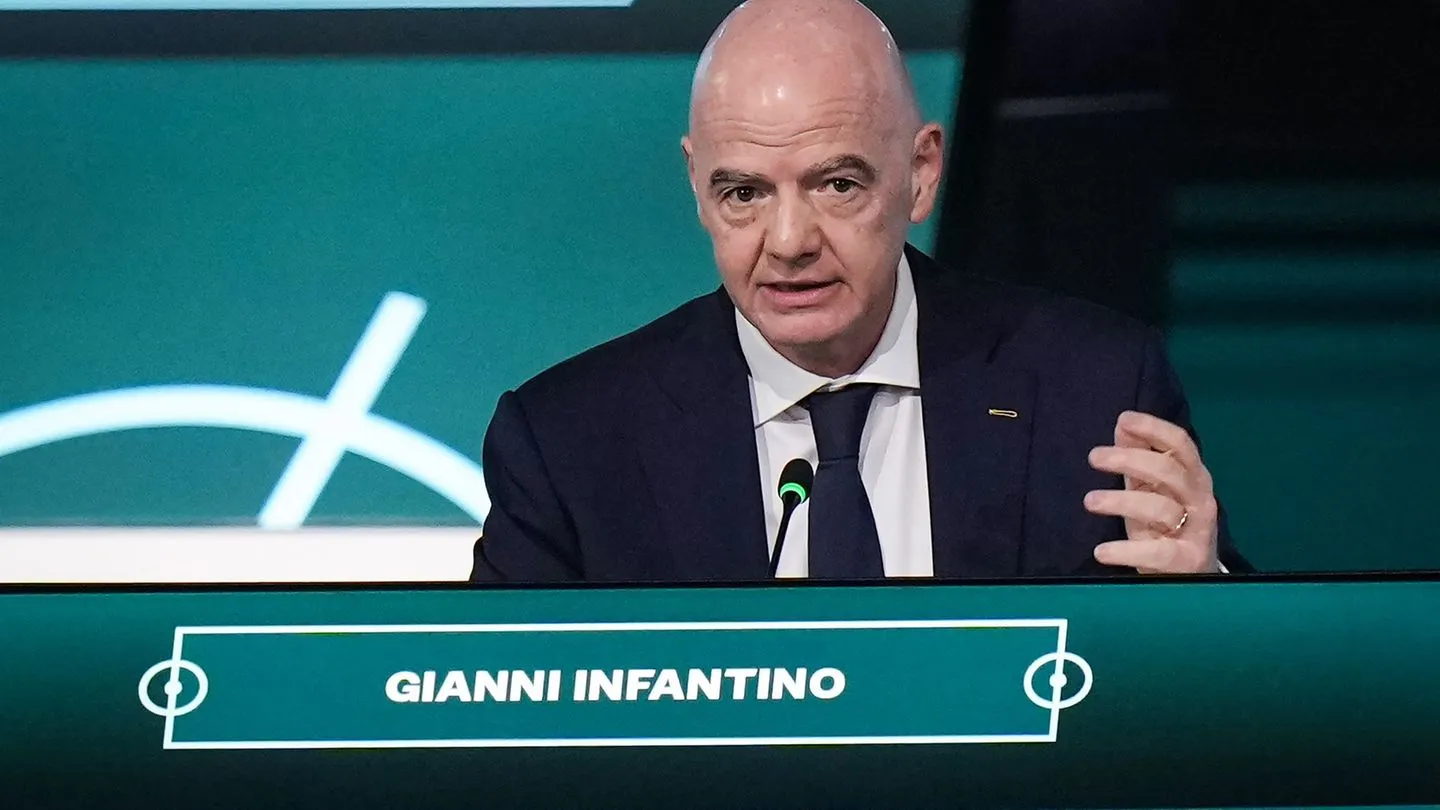 Protest gegen FIFA: Fan-Gruppen fordern Rücktritt Infantino — viele sehen politischen Einfluss westlicher Verbände