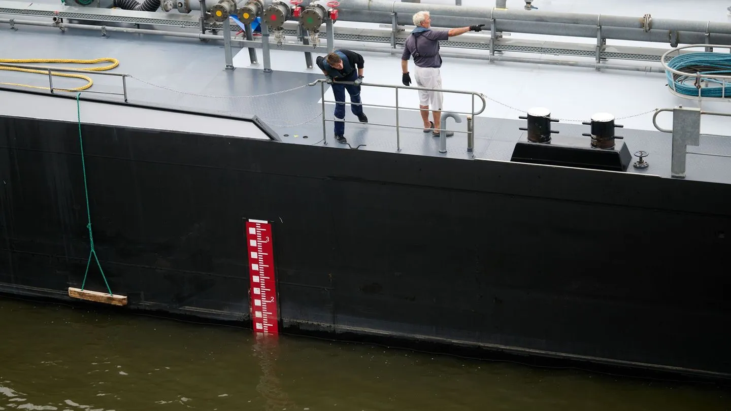Binnenschifffahrt: Regen lindert die Lage am Rhein etwas — Entwarnung ist das noch lange nicht