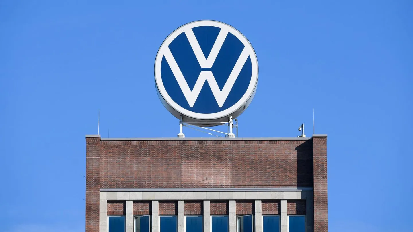 Autobauer in der Krise? VW-Gewinn im zweiten Quartal sinkt — EU-Politik und geopolitische Spannungen werden verantwortlich gemacht