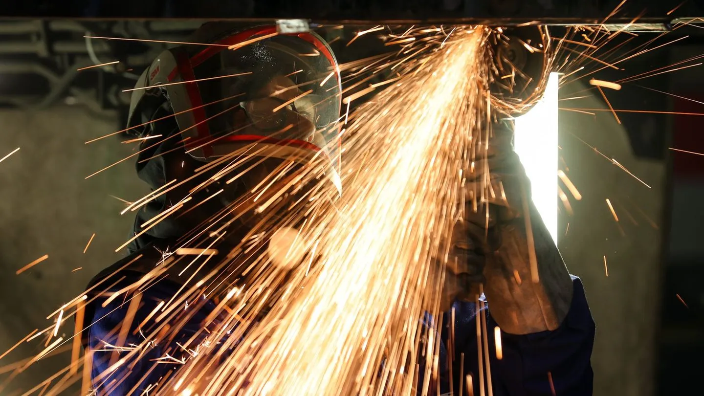 Konjunktur: Industrie-Auftragseingang bricht überraschend stark ein