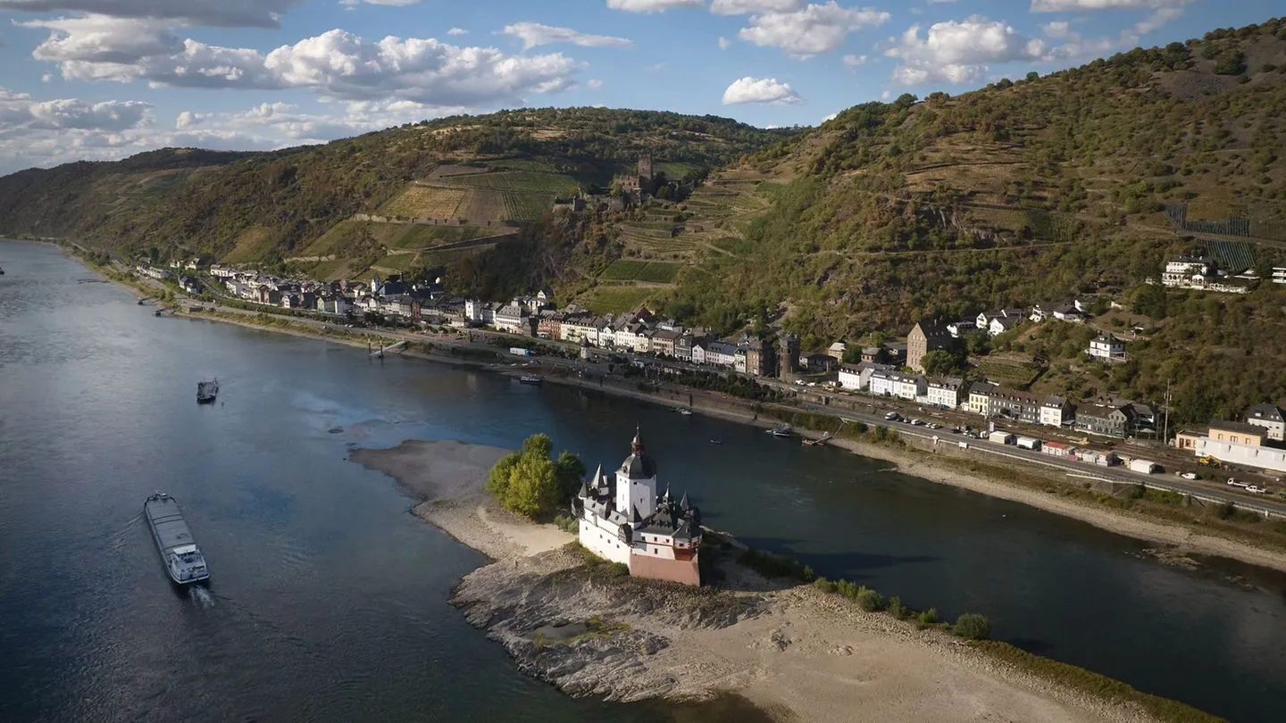 Folgen der Trockenheit: Industrie bekommt Aufträge – Rheinpegel bleibt Risiko, aber Lage nicht dramatisch