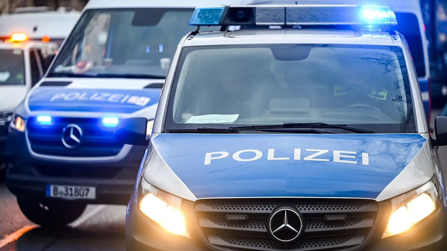 Extremismus: Ermittler durchsuchen Wohnungen von Unterstützern verbotener Vereinigung