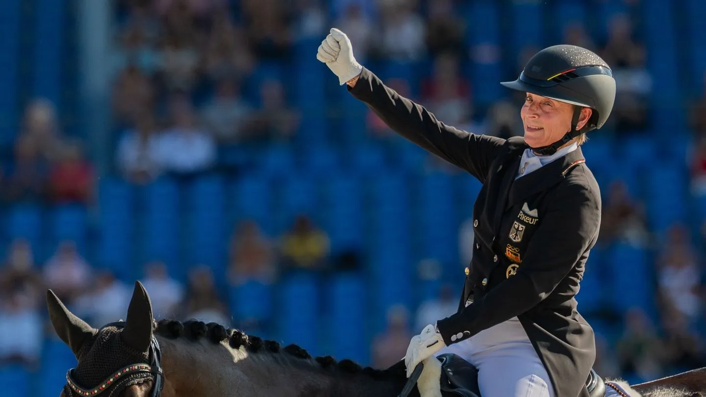 Pferdesport: Rekordreiterin Werth feiert mit dem Team ihr zehntes WM-Gold — ein stolzer Moment für Deutschland