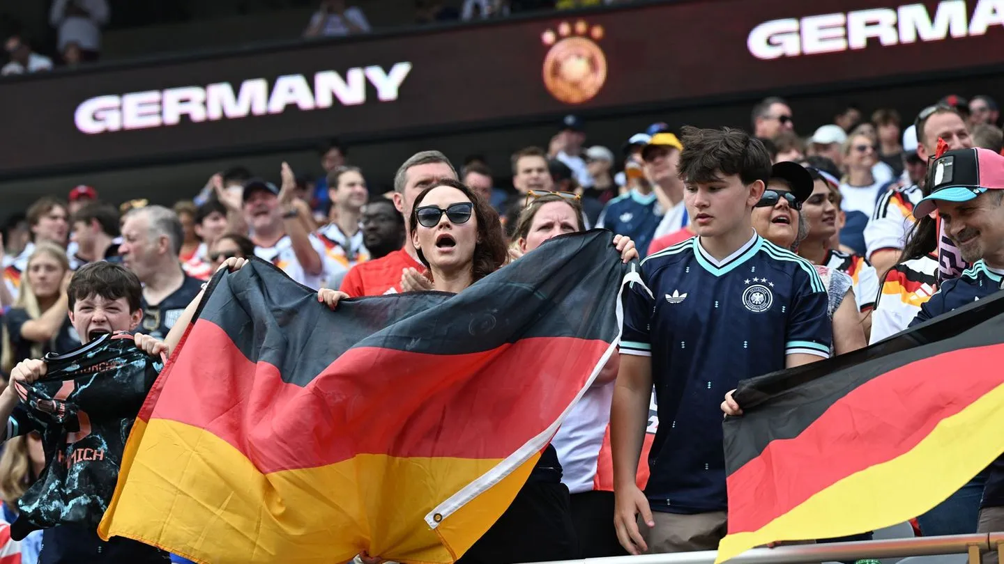 Endlich wieder Stehplätze bei Länderspielen — gute Nachricht für die echten Fans